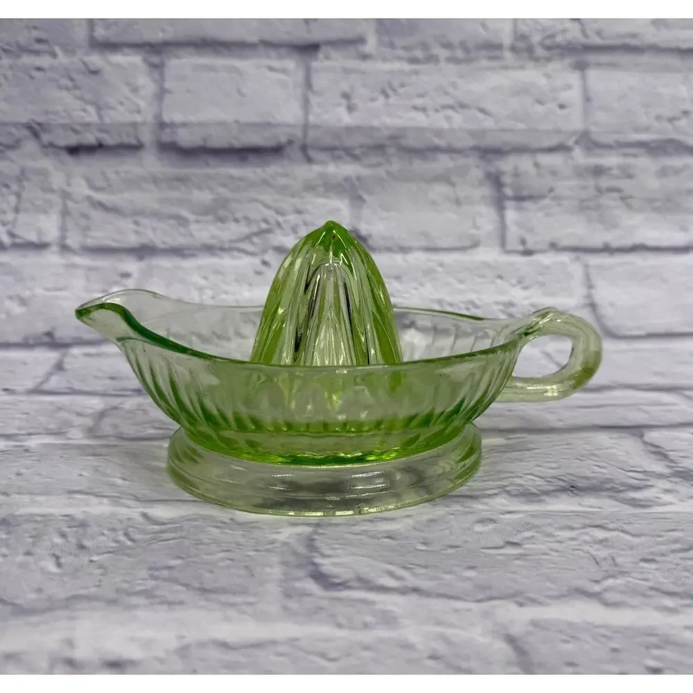 Vintage Federal Uranium Glass Depression Citrus Juicer Reamer Green 8.5